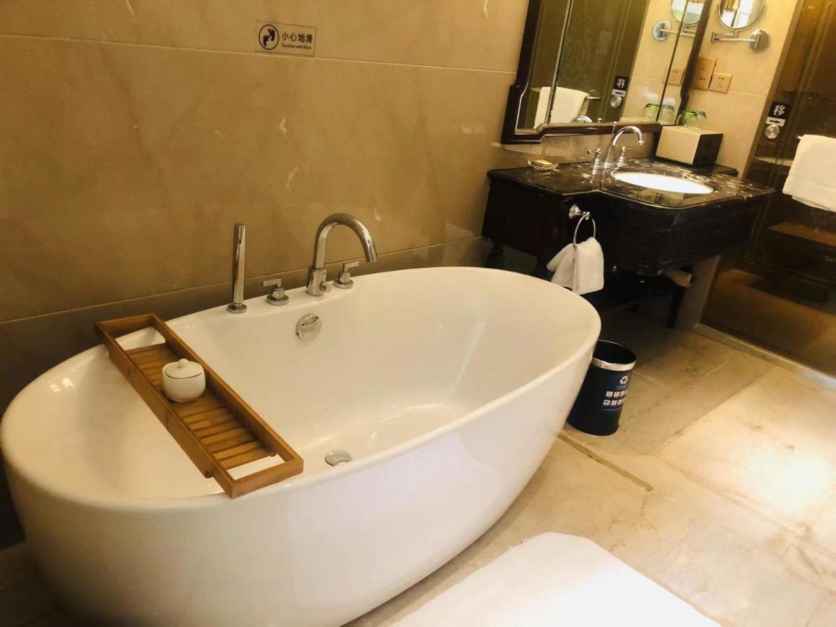 Urban Island Hotel Shanghai Bagian luar foto